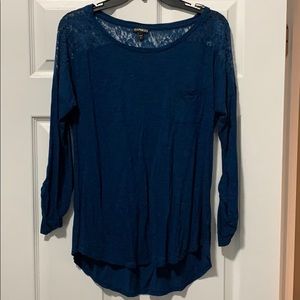 Long sleeve w/ front pocket and lace window back